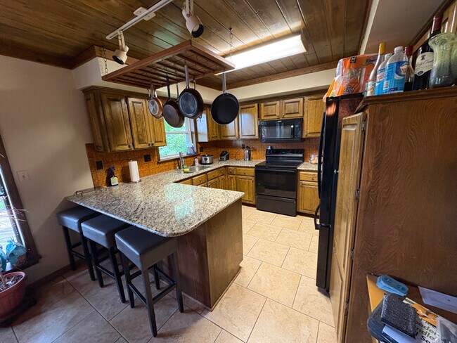 Foto del edificio - 5710 NW Verlin Dr