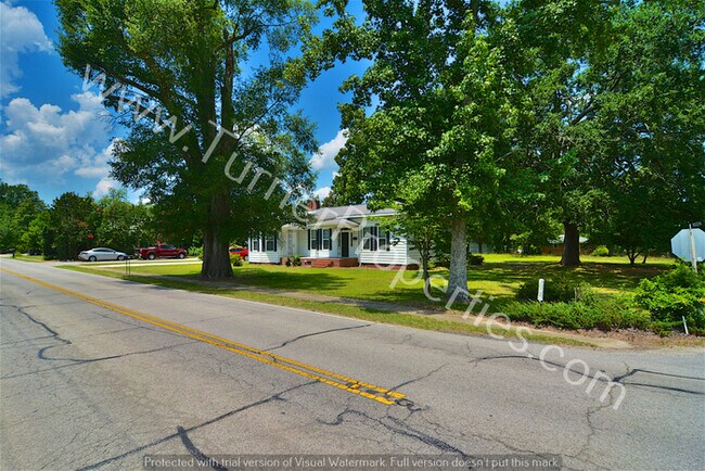 Building Photo - 233 Summerland Ave