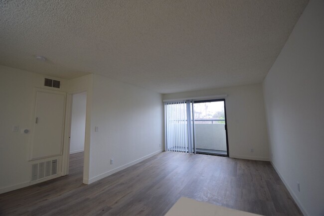 Building Photo - 7032 Remmet Ave