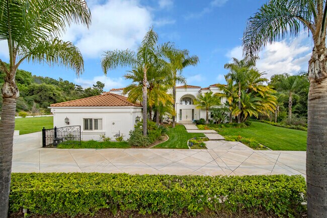 Building Photo - 1160 N Easley Canyon Rd