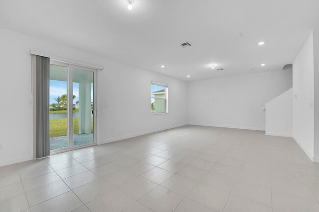 Building Photo - 2950 Spanish Cedar Pl