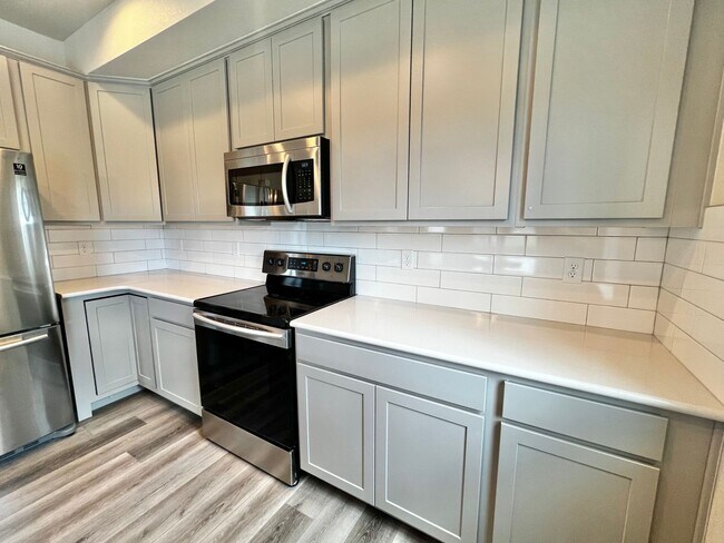 Foto del edificio - Beautiful 3 bed, 3 bath Townhome in West W...