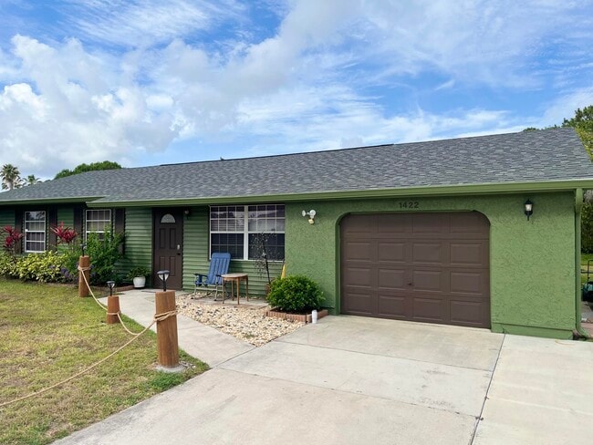 Building Photo - 1422 SE Arenson Ln