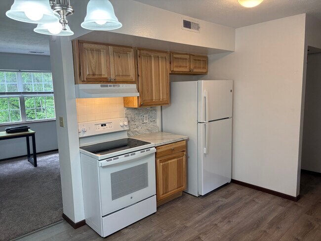 KITCHEN - 715 Pearl Dr