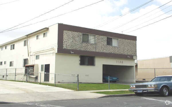 Building Photo - 1136 W 107th St