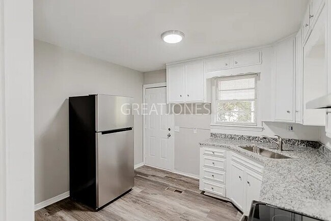 Foto del edificio - 4102 18th Ave