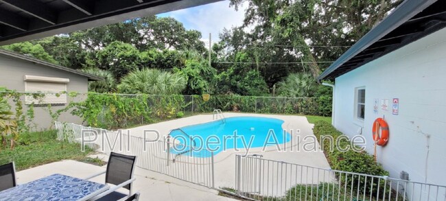 Foto del edificio - 1824 Rock Lake Dr