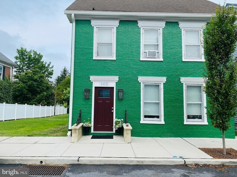 Foto principal - 148 N Carlisle St