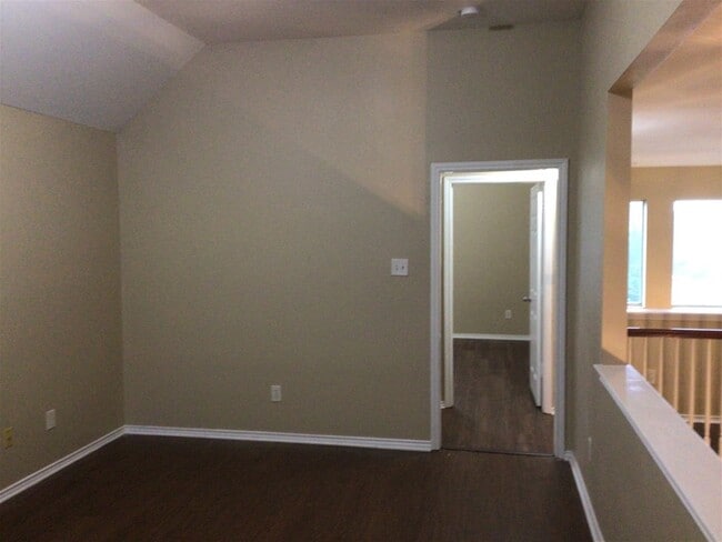 Building Photo - 2718 Lakecrest Way Dr