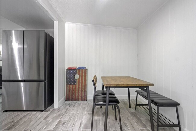 Foto del edificio - 1711 Asher Ln