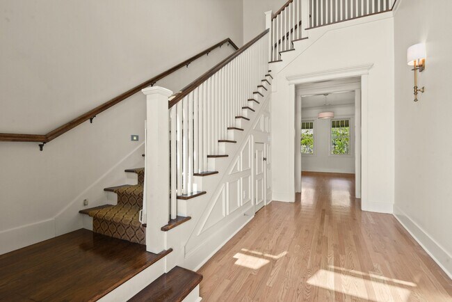 Building Photo - 9349 Pieta Ln