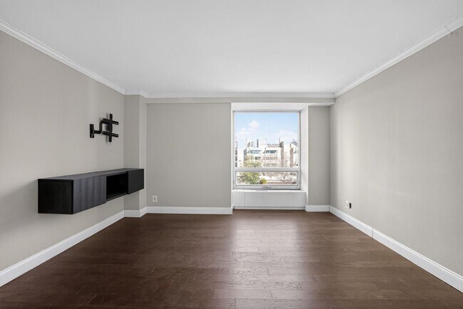 Building Photo - All-Inclusive Waterfront Living at Riverside Condo | $1 Month FREE Rent!
