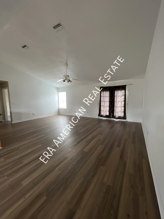 Building Photo - 4621 Bobolink Way