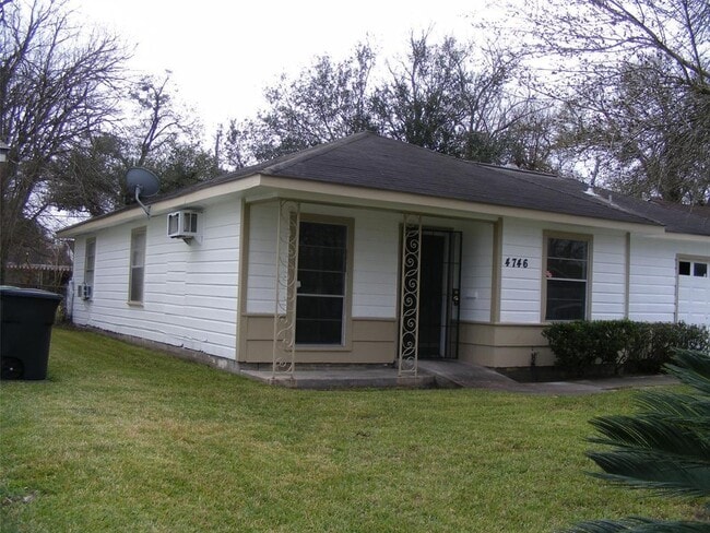 Building Photo - 4746 Larkspur St