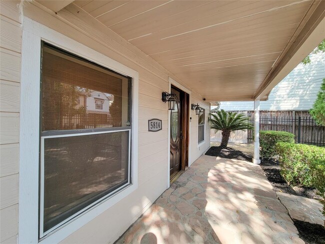 Building Photo - 5814 Darling St