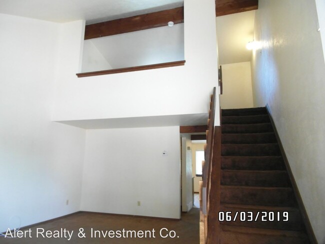 Building Photo - 2 br, 1.5 bath House - 1806 Lincoln Dr