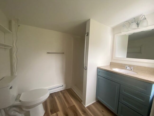 Building Photo - 2 Bed 1 Bath Single Family Home Available in South Charleston+