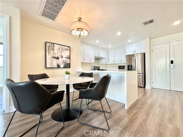 Foto del edificio - 56 E Duarte Rd