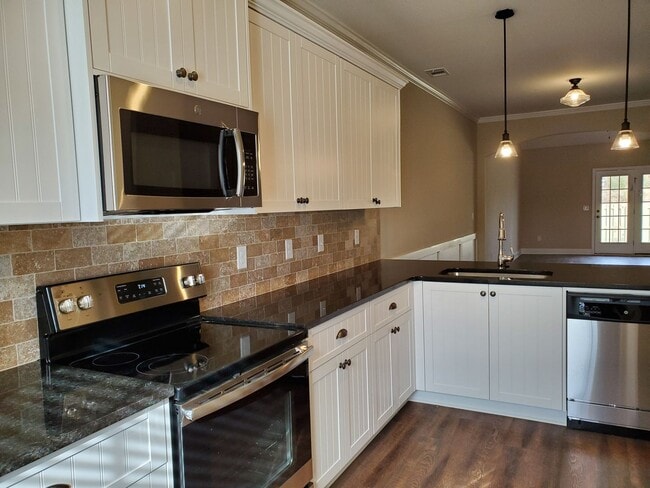 Foto del edificio - Brand New 4 Bedroom Townhome in Ammenities Community
