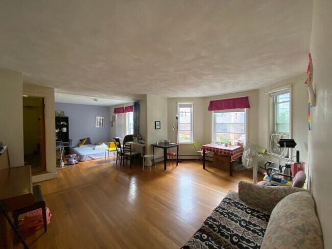 Building Photo - 310 Tappan St