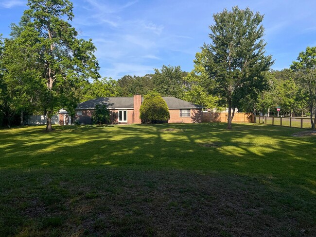 Foto del edificio - 54071 Armstrong Rd