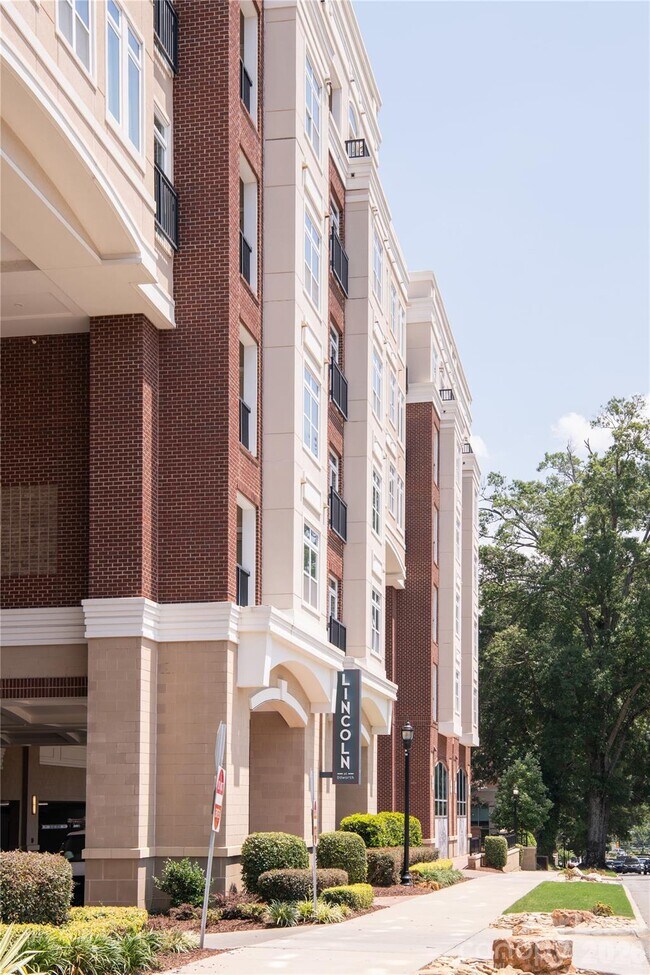 Building Photo - 905 Kenilworth Ave
