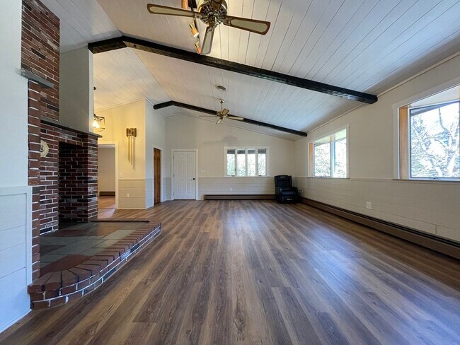 Building Photo - 4 Pleasantview Ave