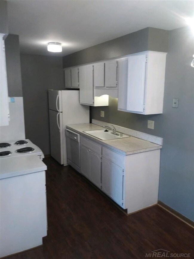 Foto del edificio - 32722 Harper Ave