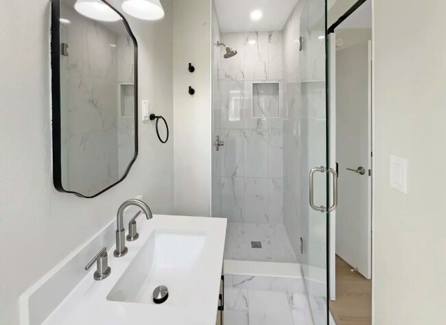 Foto del edificio - 4840 Piper St