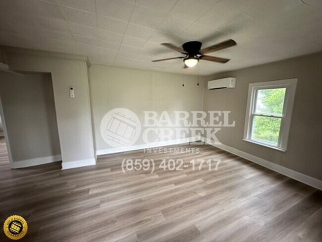 Foto del edificio - 106 Simpson Ln