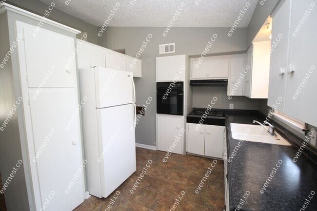 Building Photo - 5422 N Johnstown Ave