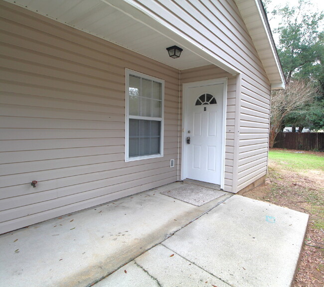 Foto del edificio - Updated 2BR/2BA in West Pensacola – New Ca...