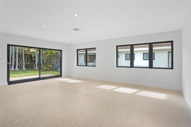 Foto del edificio - 2345 SW 23rd Terrace