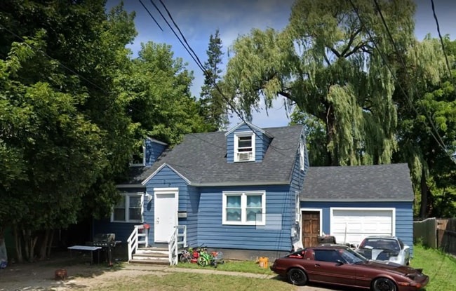 Building Photo - 122 W Florence Ave