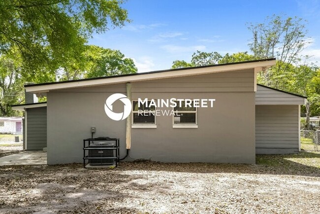 Building Photo - 4 Bedroom Pet-Friendly Home in JACKSONVILLE, FL with Main Street Renewal