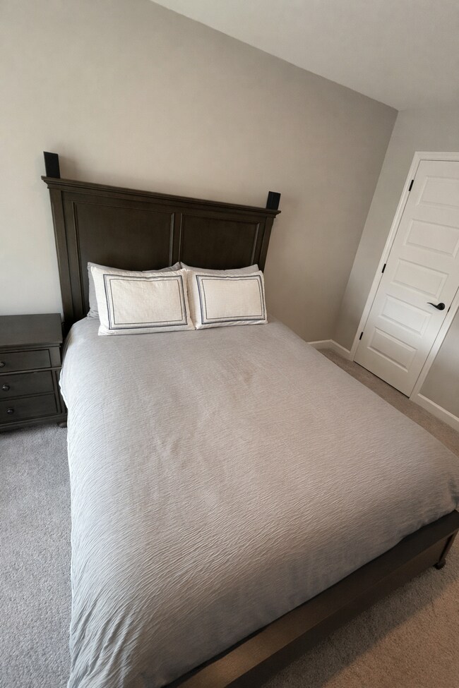 Dormitorio 2 - Cama tamaño queen - 422 Kinnard Pvt Dr
