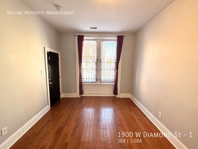 Building Photo - Charming 3 Bedroom Apartment W/ Backyard F...