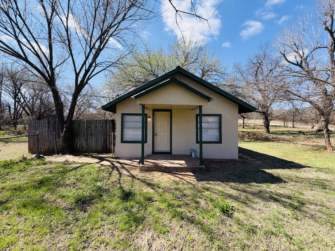 Photo - 2301 S Westminster Rd (Midwest City, OK)