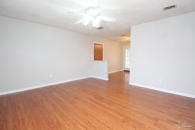 Foto del edificio - 7190 Pennington Dr
