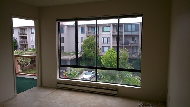 Building Photo - 7 Commodore Dr