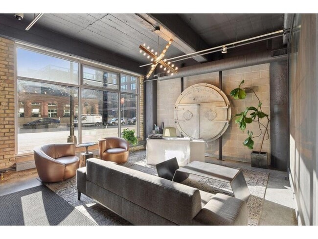 Foto del edificio - 700 N Washington Ave