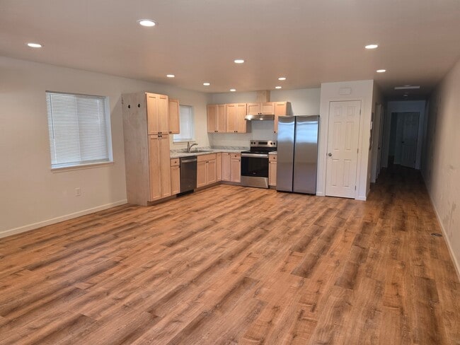Building Photo - 376 Harriet St
