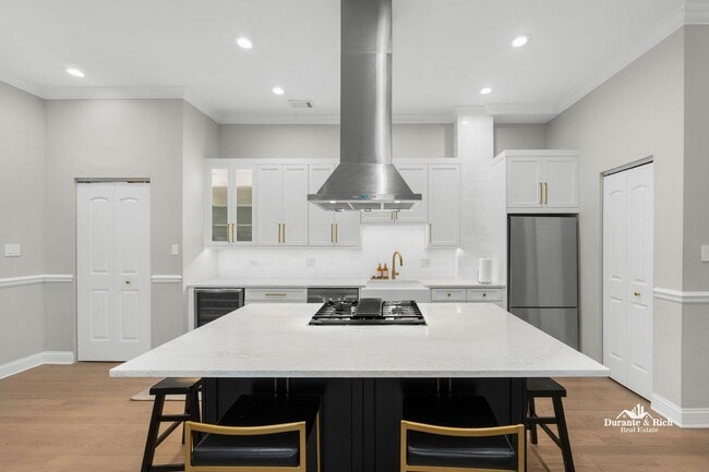 Foto del edificio - Luxurious Fully Furnished Penthouse Retrea...