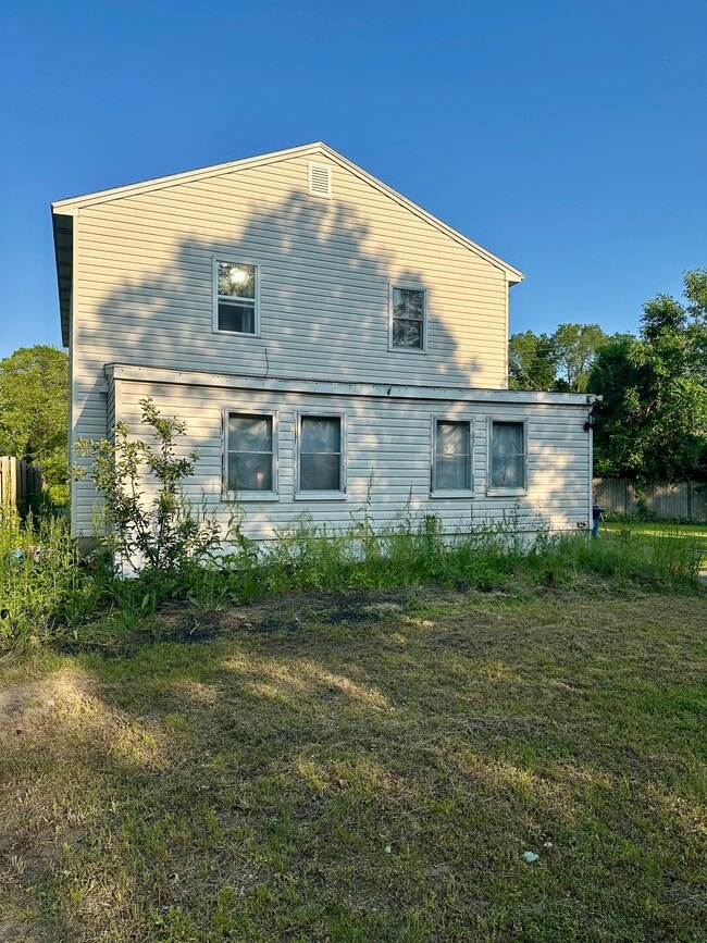 Building Photo - 2 Wood Ave