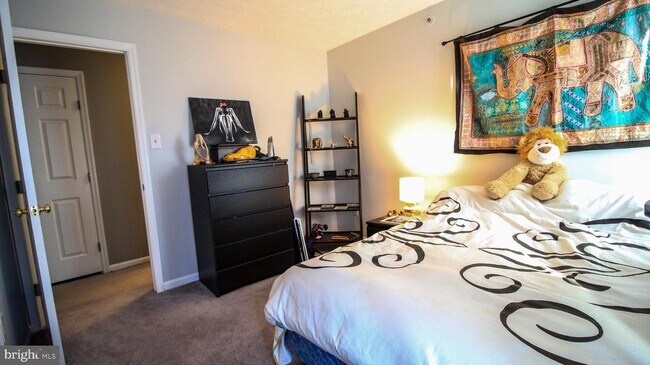 Building Photo - 1418 Greenbriar Cir