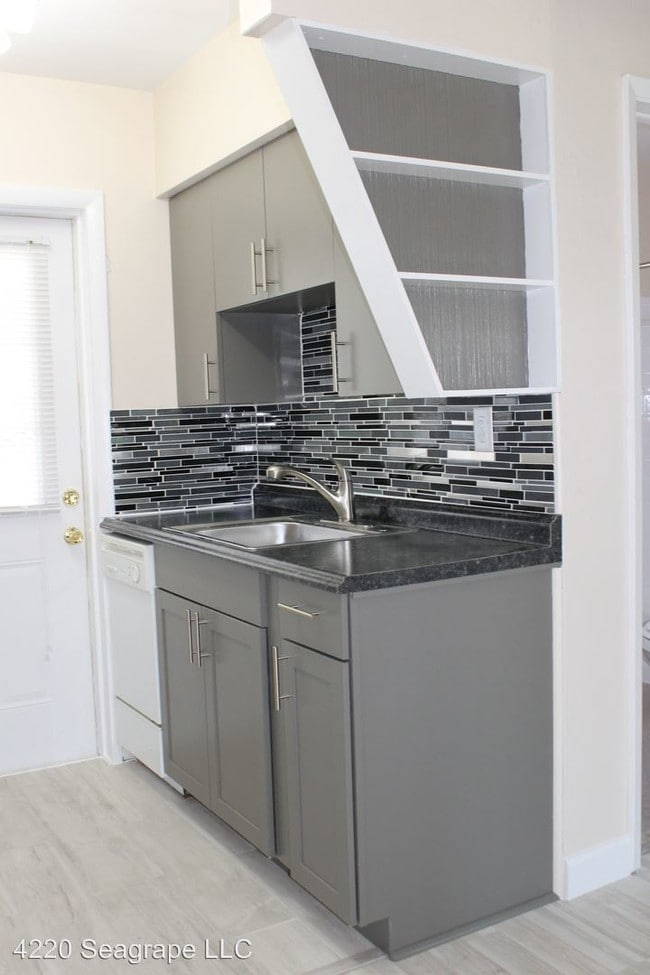 Building Photo - 4220 Sea Grape Dr