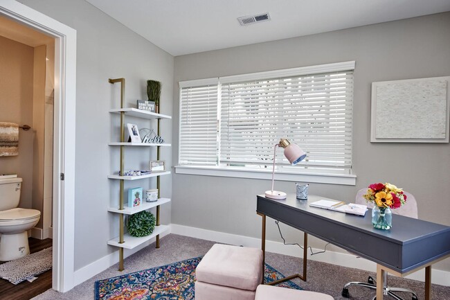 Interior Photo - Creekline Townhomes