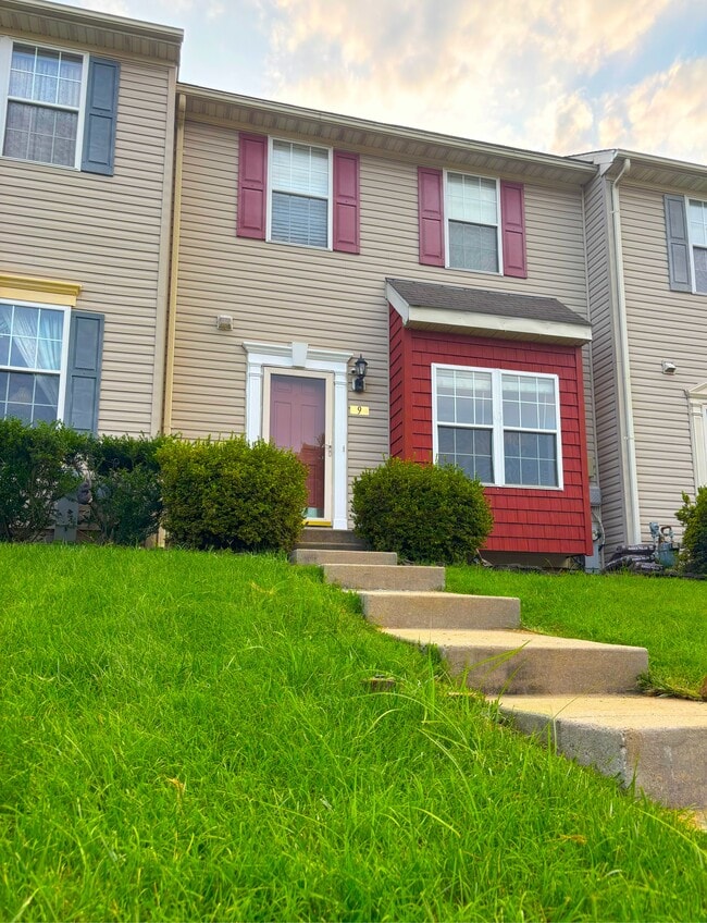 Building Photo - 9 Hurst Ct
