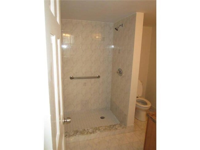 Foto del edificio - Spacious 2 Bedroom, 2 Bath Condo in Gated Community