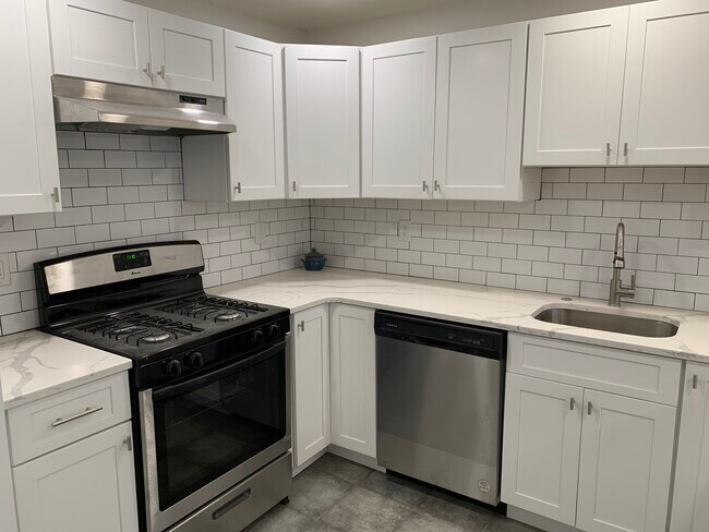 Kitchen close up - 5489 Vicaris St